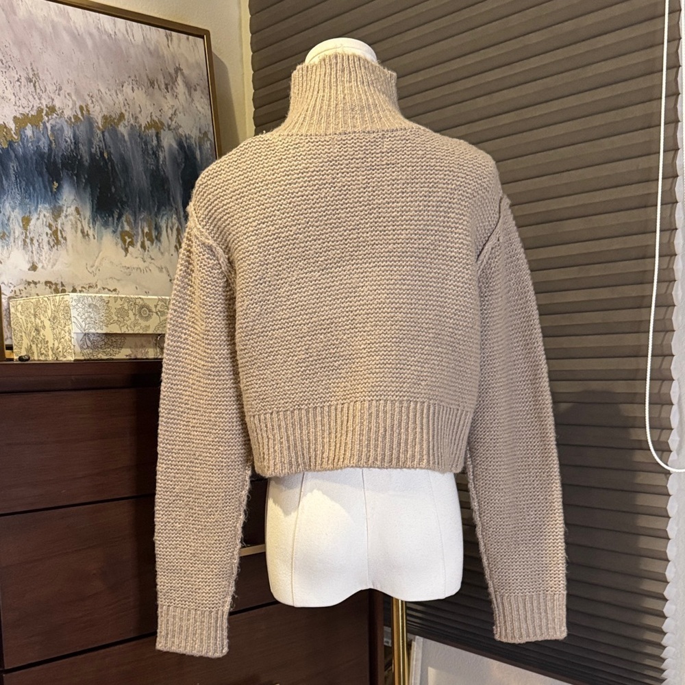 Elodie Mock Neck Cropped Chunky Sweater. Size XS - Picture 5 of 7